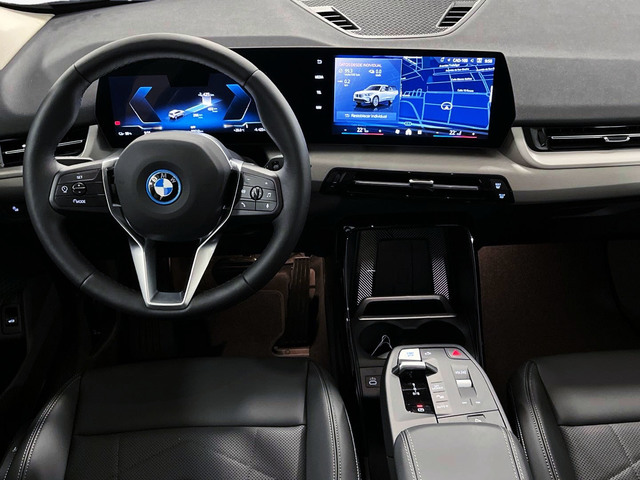 BMW iX1 eDrive20 color Gris Plata. Año 2025. 150KW(204CV). Eléctrico. En concesionario Engasa S.A. de Valencia
