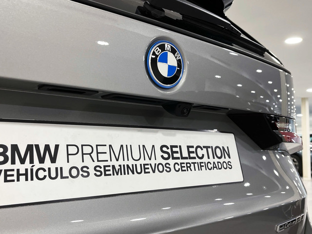 BMW iX1 eDrive20 color Gris Plata. Año 2025. 150KW(204CV). Eléctrico. En concesionario Engasa S.A. de Valencia