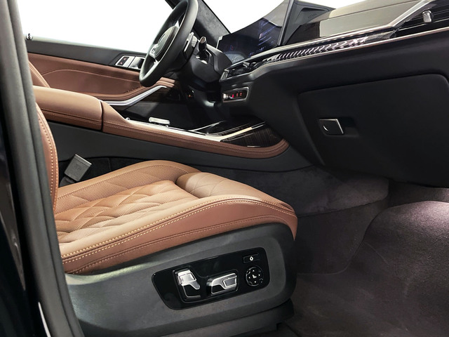 BMW X7 xDrive40d color Negro. Año 2025. 259KW(352CV). Híbrido Electro/Diesel. En concesionario BMW Marcos Automoción de Valencia