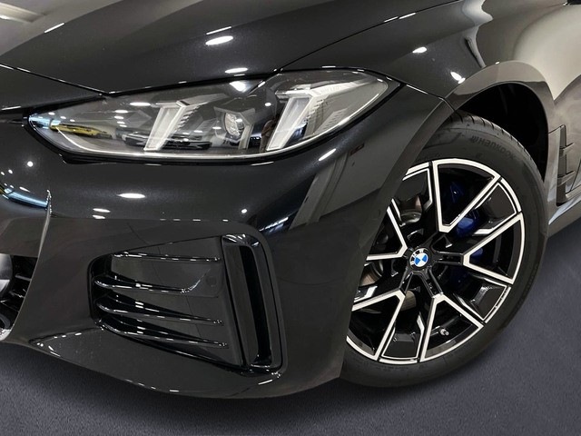BMW i4 eDrive40 color Negro. Año 2025. 250KW(340CV). Eléctrico. En concesionario Engasa S.A. de Valencia