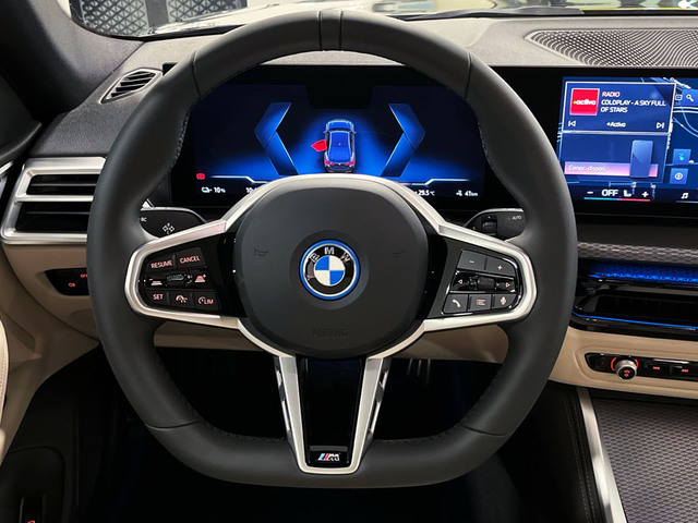 BMW i4 eDrive40 color Negro. Año 2025. 250KW(340CV). Eléctrico. En concesionario Engasa S.A. de Valencia