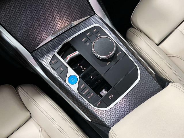 BMW i4 eDrive40 color Negro. Año 2025. 250KW(340CV). Eléctrico. En concesionario Engasa S.A. de Valencia