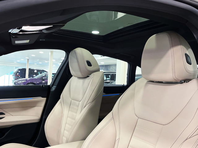 BMW i4 eDrive40 color Negro. Año 2025. 250KW(340CV). Eléctrico. En concesionario Engasa S.A. de Valencia