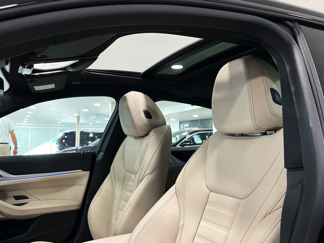 BMW i4 eDrive40 color Negro. Año 2025. 250KW(340CV). Eléctrico. En concesionario Engasa S.A. de Valencia