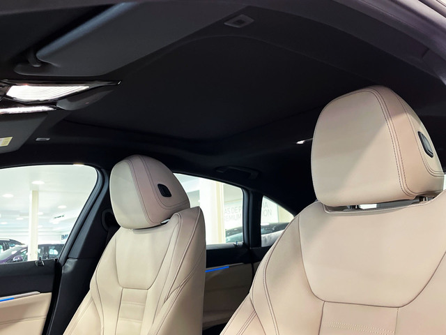 BMW i4 eDrive40 color Negro. Año 2025. 250KW(340CV). Eléctrico. En concesionario Engasa S.A. de Valencia