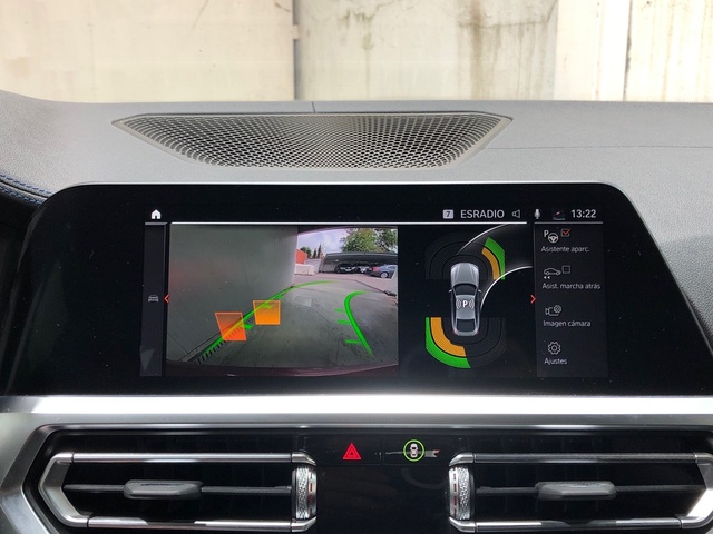 BMW Serie 4 420i Gran Coupe color Rojo. Año 2022. 135KW(184CV). Gasolina. En concesionario Movilnorte El Carralero de Madrid