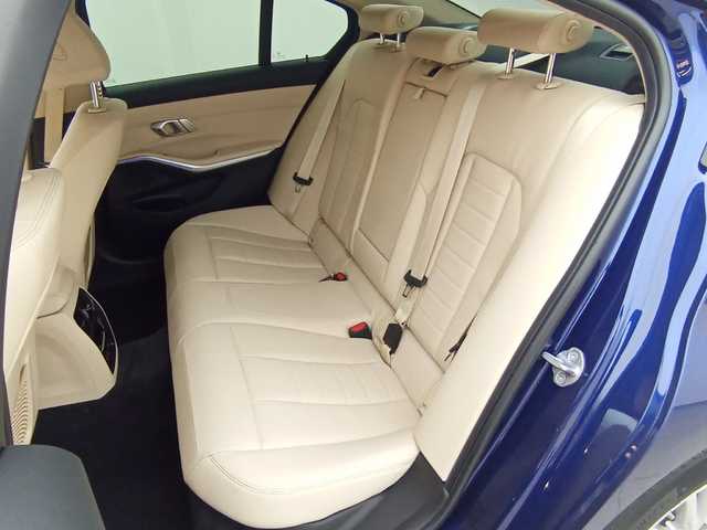 BMW Serie 3 320d color Azul. Año 2021. 140KW(190CV). Diésel. En concesionario Augusta Aragon S.A. de Zaragoza
