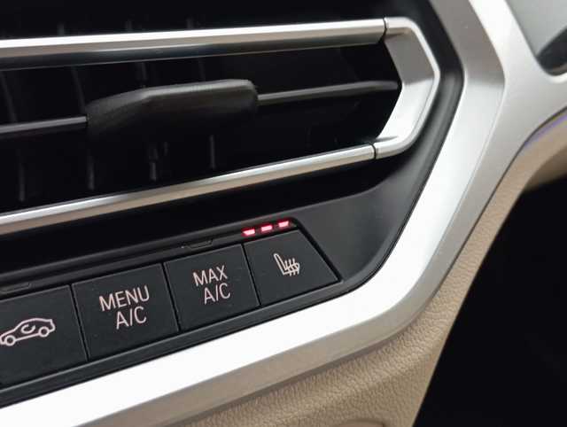 BMW Serie 3 320d color Azul. Año 2021. 140KW(190CV). Diésel. En concesionario Augusta Aragon S.A. de Zaragoza