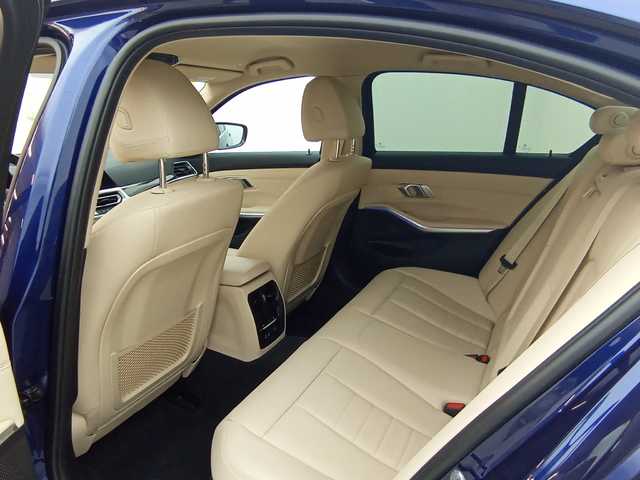 BMW Serie 3 320d color Azul. Año 2021. 140KW(190CV). Diésel. En concesionario Augusta Aragon S.A. de Zaragoza