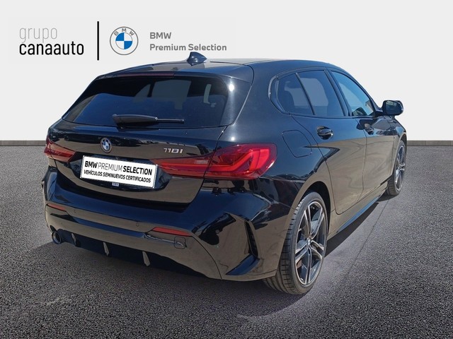 BMW Serie 1 118i color Negro. Año 2024. 103KW(140CV). Gasolina. En concesionario TACO de Sta. C. Tenerife