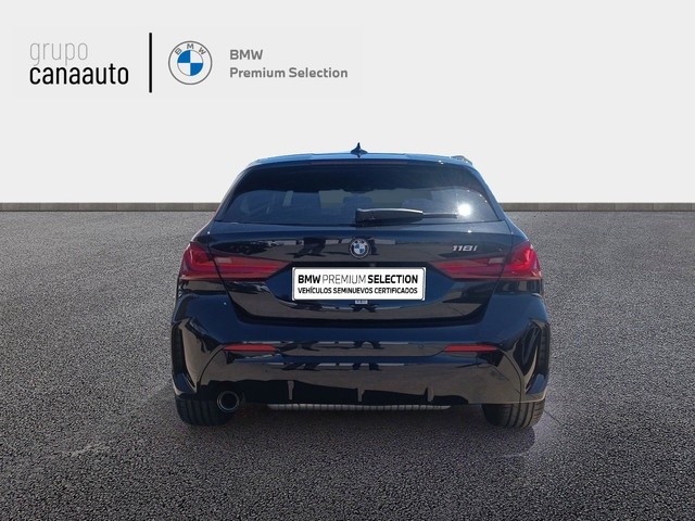 BMW Serie 1 118i color Negro. Año 2024. 103KW(140CV). Gasolina. En concesionario TACO de Sta. C. Tenerife