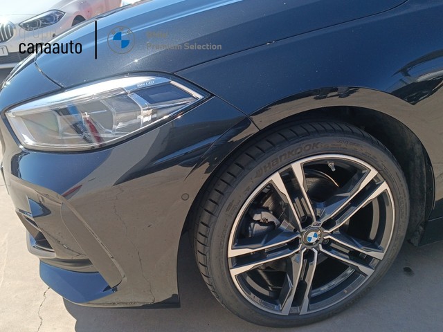 BMW Serie 1 118i color Negro. Año 2024. 103KW(140CV). Gasolina. En concesionario TACO de Sta. C. Tenerife