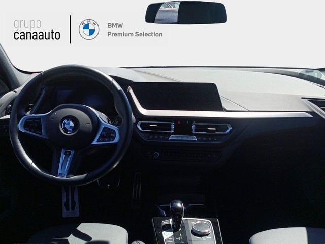 BMW Serie 1 118i color Negro. Año 2024. 103KW(140CV). Gasolina. En concesionario TACO de Sta. C. Tenerife
