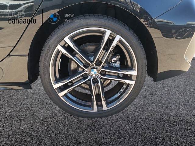 BMW Serie 1 118i color Negro. Año 2024. 103KW(140CV). Gasolina. En concesionario TACO de Sta. C. Tenerife