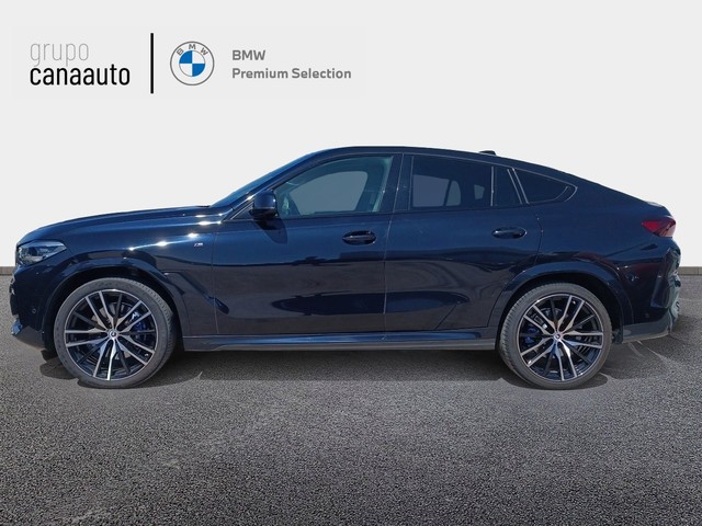 BMW X6 xDrive40i color Negro. Año 2022. 250KW(340CV). Gasolina. En concesionario TACO de Sta. C. Tenerife