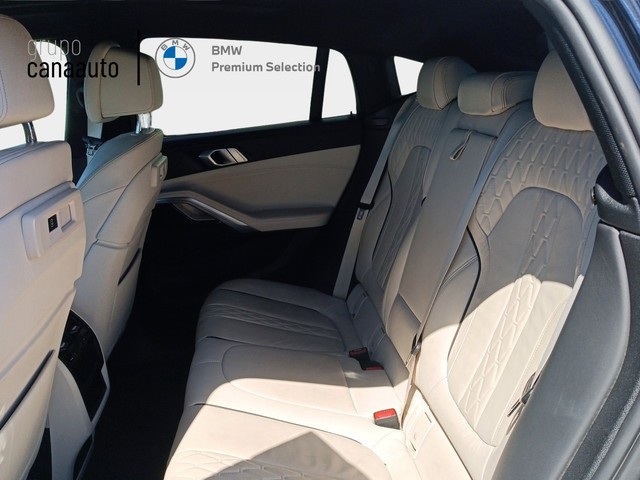BMW X6 xDrive40i color Negro. Año 2022. 250KW(340CV). Gasolina. En concesionario TACO de Sta. C. Tenerife