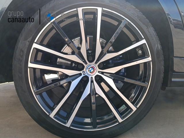 BMW X6 xDrive40i color Negro. Año 2022. 250KW(340CV). Gasolina. En concesionario TACO de Sta. C. Tenerife