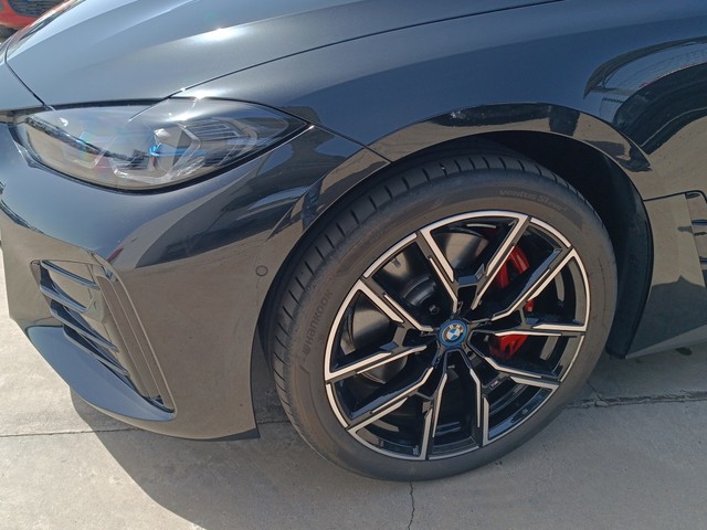 BMW i4 eDrive35 color Negro. Año 2023. 210KW(286CV). Eléctrico. En concesionario TACO de Sta. C. Tenerife