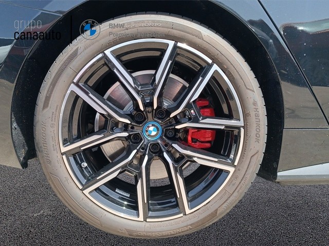 BMW i4 eDrive35 color Negro. Año 2023. 210KW(286CV). Eléctrico. En concesionario TACO de Sta. C. Tenerife