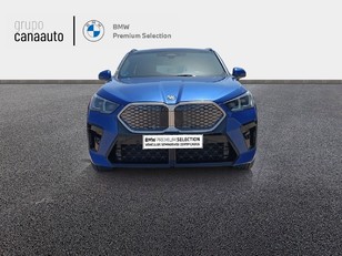 Fotos de BMW iX2 eDrive20 color Azul. Año 2024. 150KW(204CV). Eléctrico. En concesionario TACO de Sta. C. Tenerife