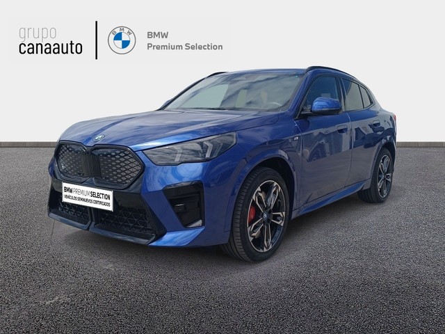 BMW iX2 xDrive30 color Azul. Año 2024. 230KW(313CV). Eléctrico. En concesionario TACO de Sta. C. Tenerife