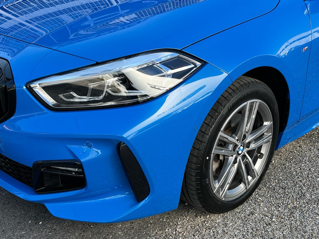 BMW Serie 1 118d color Azul. Año 2024. 110KW(150CV). Diésel. En concesionario Celtamotor Vigo de Pontevedra