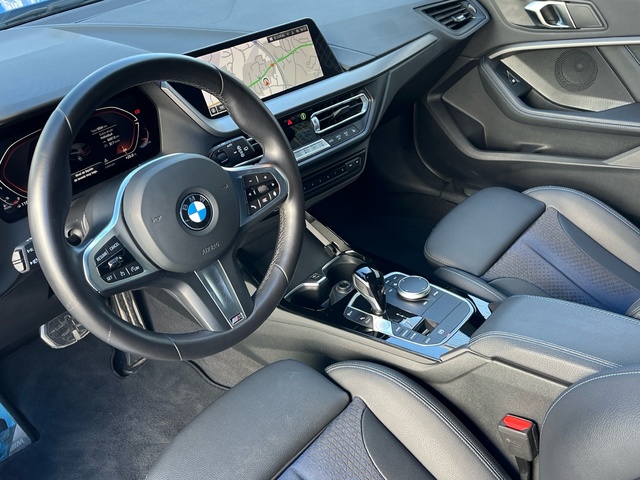 BMW Serie 1 118d color Azul. Año 2024. 110KW(150CV). Diésel. En concesionario Celtamotor Vigo de Pontevedra