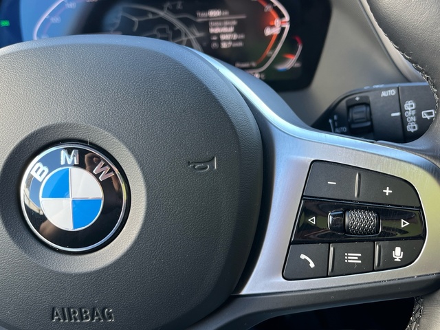 BMW Serie 1 118d color Azul. Año 2024. 110KW(150CV). Diésel. En concesionario Celtamotor Vigo de Pontevedra