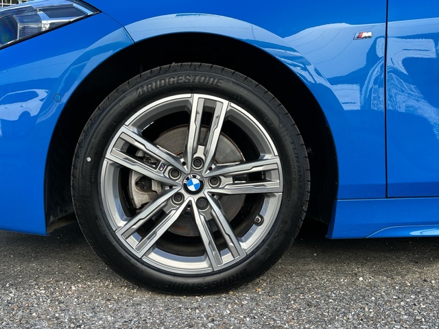 BMW Serie 1 118d color Azul. Año 2024. 110KW(150CV). Diésel. En concesionario Celtamotor Vigo de Pontevedra