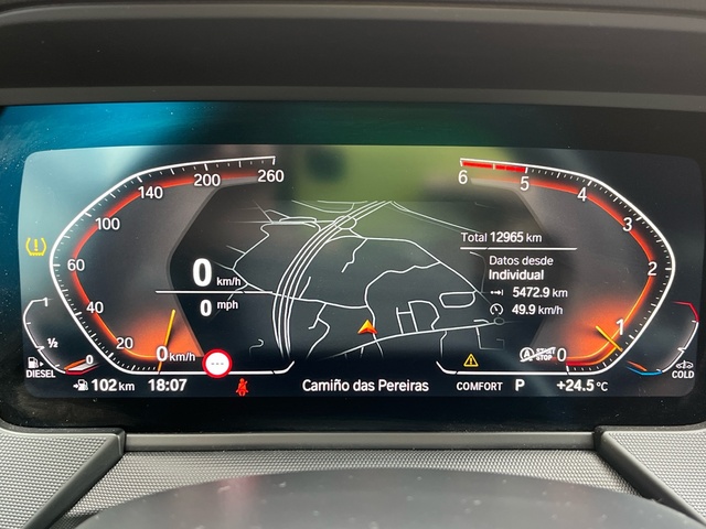 BMW Serie 1 118d color Negro. Año 2024. 110KW(150CV). Diésel. En concesionario Celtamotor Vigo de Pontevedra