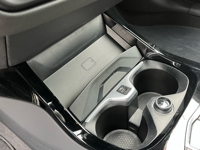 BMW Serie 1 118d color Gris. Año 2024. 110KW(150CV). Diésel. En concesionario Celtamotor Vigo de Pontevedra