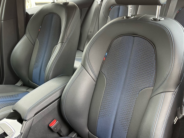 BMW Serie 1 118d color Gris. Año 2024. 110KW(150CV). Diésel. En concesionario Celtamotor Vigo de Pontevedra