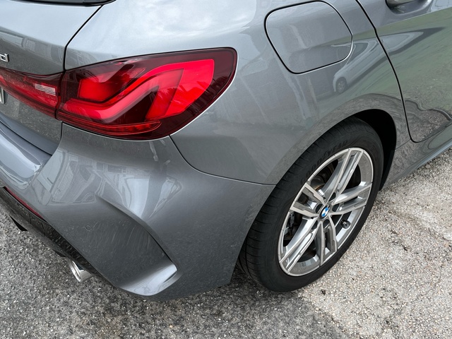 BMW Serie 1 118d color Gris. Año 2024. 110KW(150CV). Diésel. En concesionario Celtamotor Vigo de Pontevedra