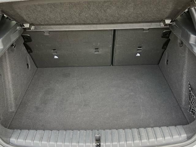 BMW Serie 1 118d color Gris. Año 2024. 110KW(150CV). Diésel. En concesionario Celtamotor Vigo de Pontevedra