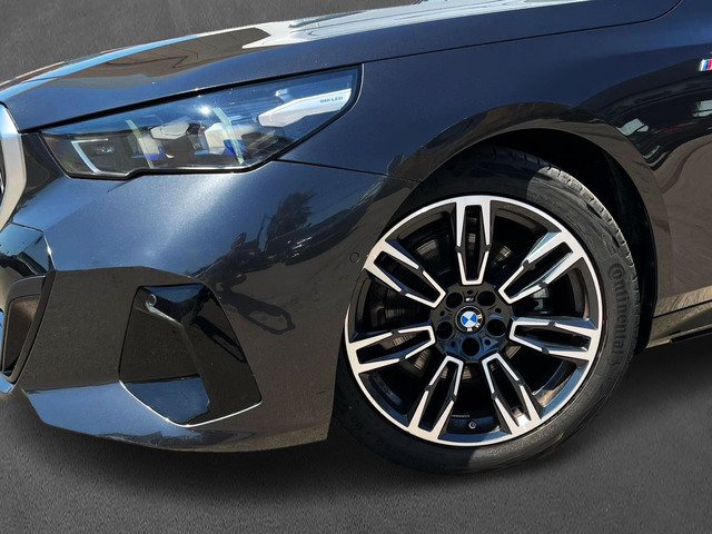 BMW Serie 5 520d color Gris. Año 2024. 145KW(197CV). Híbrido Electro/Diesel. En concesionario Murcia Premium S.L. AV DEL ROCIO de Murcia