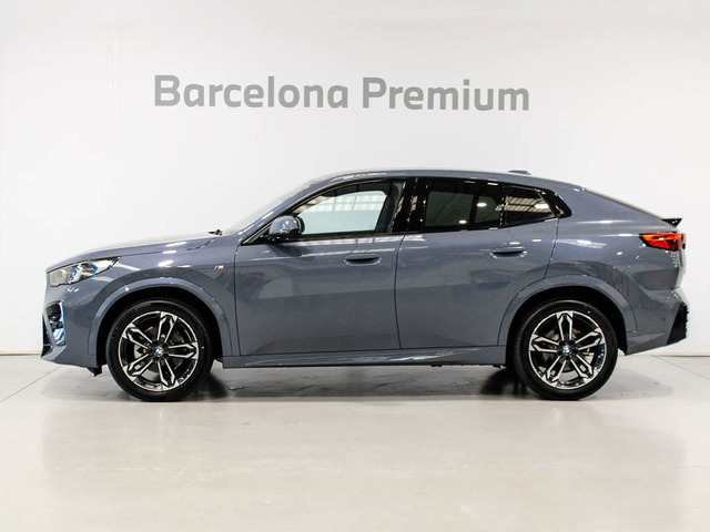 BMW X2 sDrive18d color Gris. Año 2024. 110KW(150CV). Diésel. En concesionario Barcelona Premium -- GRAN VIA de Barcelona