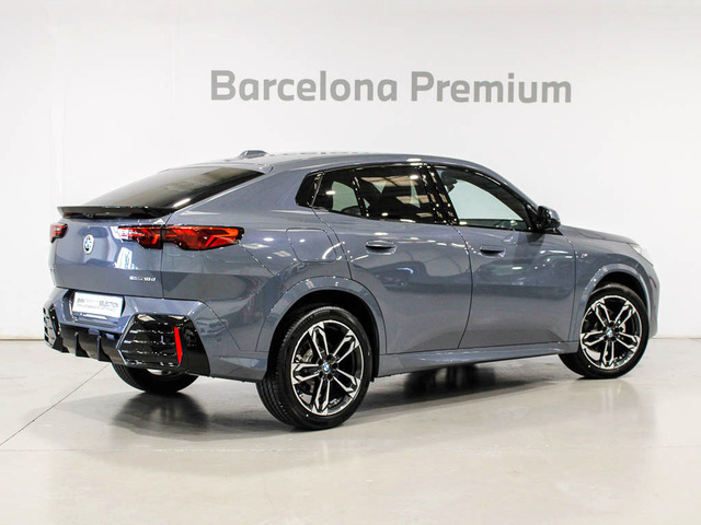BMW X2 sDrive18d color Gris. Año 2024. 110KW(150CV). Diésel. En concesionario Barcelona Premium -- GRAN VIA de Barcelona