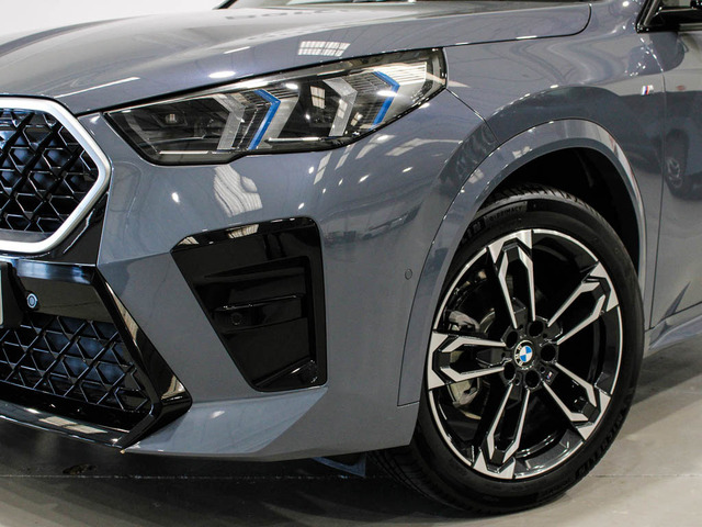 BMW X2 sDrive18d color Gris. Año 2024. 110KW(150CV). Diésel. En concesionario Barcelona Premium -- GRAN VIA de Barcelona