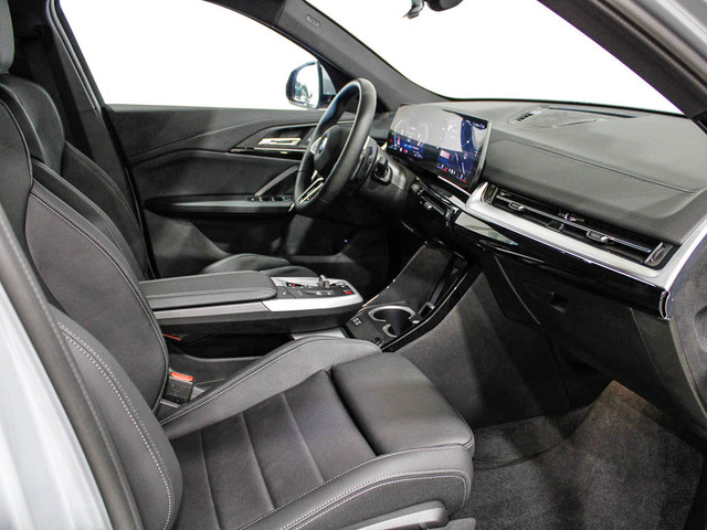 BMW X2 sDrive18d color Gris. Año 2024. 110KW(150CV). Diésel. En concesionario Barcelona Premium -- GRAN VIA de Barcelona
