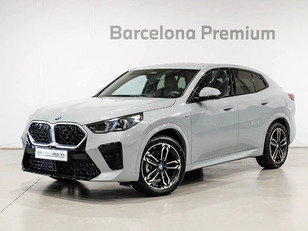 Fotos de BMW X2 sDrive18d color Gris. Año 2024. 110KW(150CV). Diésel. En concesionario Barcelona Premium -- GRAN VIA de Barcelona