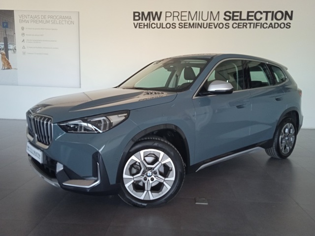BMW X1 sDrive18d color Verde. Año 2022. 110KW(150CV). Diésel. En concesionario ALBAMOCION CIUDAD REAL  de Ciudad Real