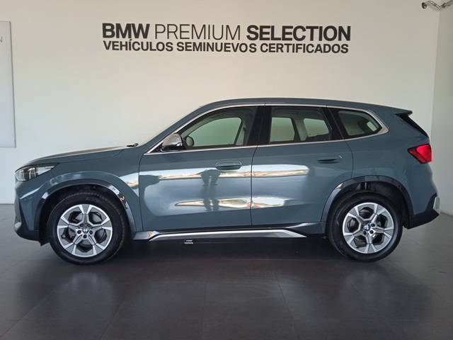 BMW X1 sDrive18d color Verde. Año 2022. 110KW(150CV). Diésel. En concesionario ALBAMOCION CIUDAD REAL  de Ciudad Real