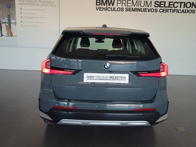 BMW X1 sDrive18d color Verde. Año 2022. 110KW(150CV). Diésel. En concesionario ALBAMOCION CIUDAD REAL  de Ciudad Real