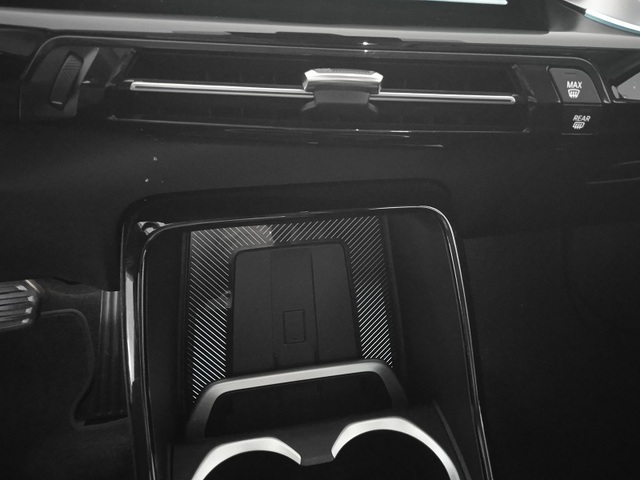 BMW X1 sDrive18d color Verde. Año 2022. 110KW(150CV). Diésel. En concesionario ALBAMOCION CIUDAD REAL  de Ciudad Real