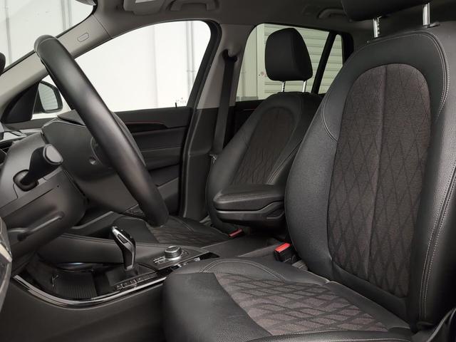 BMW X1 sDrive18d color Negro. Año 2022. 110KW(150CV). Diésel. En concesionario Automotor Premium Velázquez - Málaga de Málaga