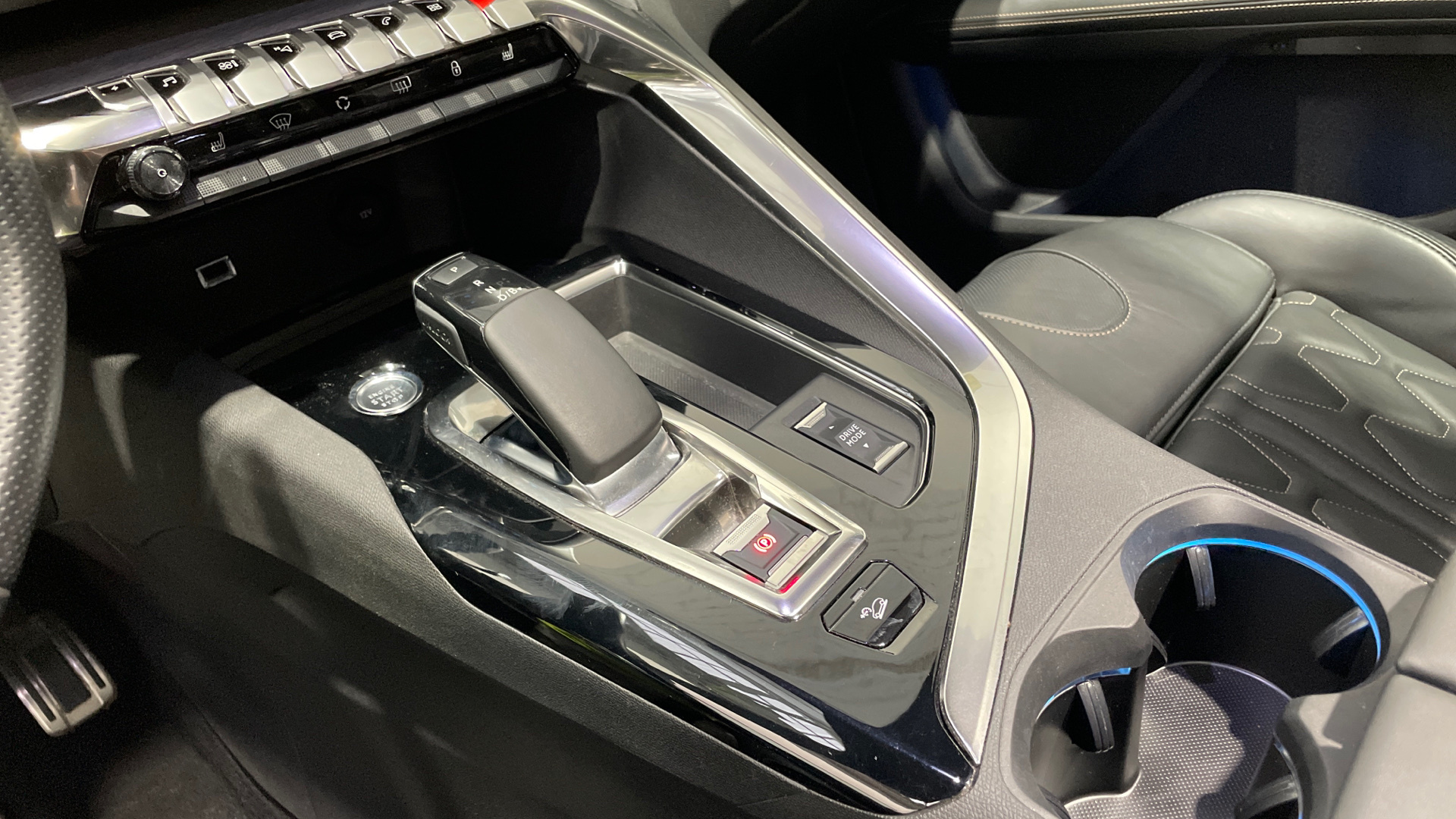 Peugeot 3008 Hybrid 300 - 18