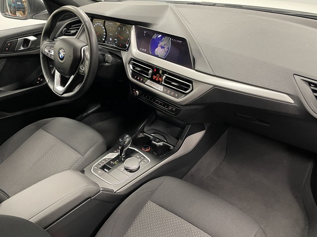 BMW Serie 1 116d color Blanco. Año 2021. 85KW(116CV). Diésel. En concesionario Maberauto de Castellón