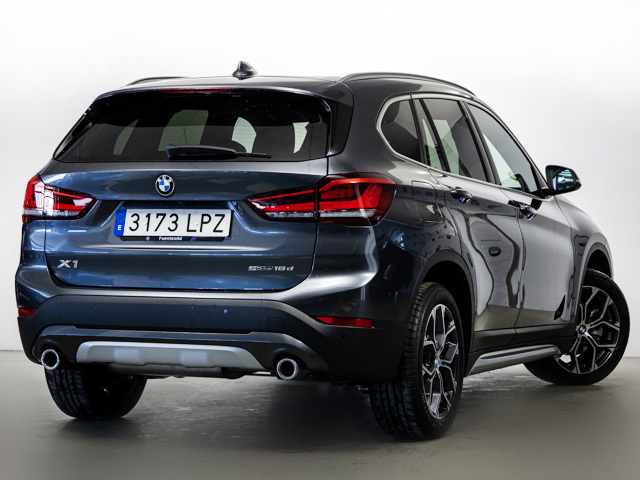 BMW X1 sDrive18d color Gris. Año 2021. 110KW(150CV). Diésel. En concesionario BMW Fuenteolid Valladolid de Valladolid