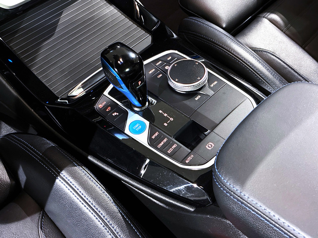 BMW iX3 M Sport color Blanco. Año 2023. 210KW(286CV). Eléctrico. En concesionario BMW Marcos Automoción de Valencia