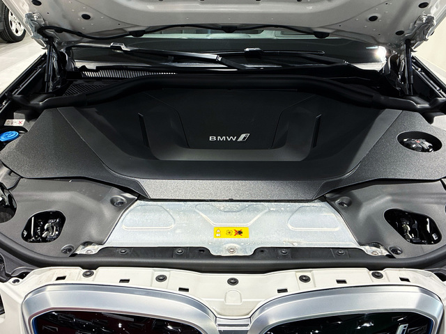 BMW iX3 M Sport color Blanco. Año 2023. 210KW(286CV). Eléctrico. En concesionario BMW Marcos Automoción de Valencia